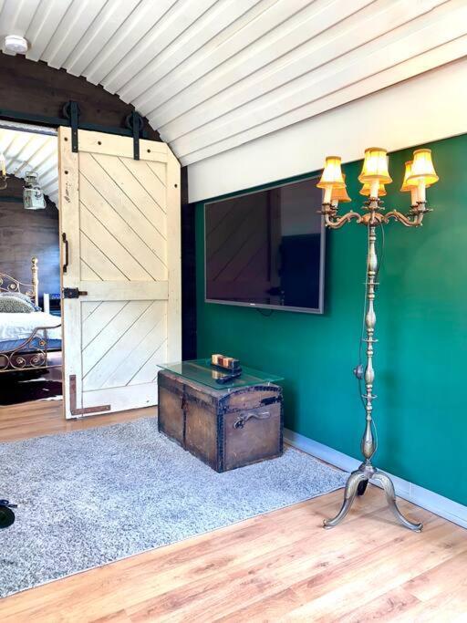 Villa Gleis 1, Eisenbahn Waggon Mit Whirlpool Und Ofen Dahlem  Esterno foto